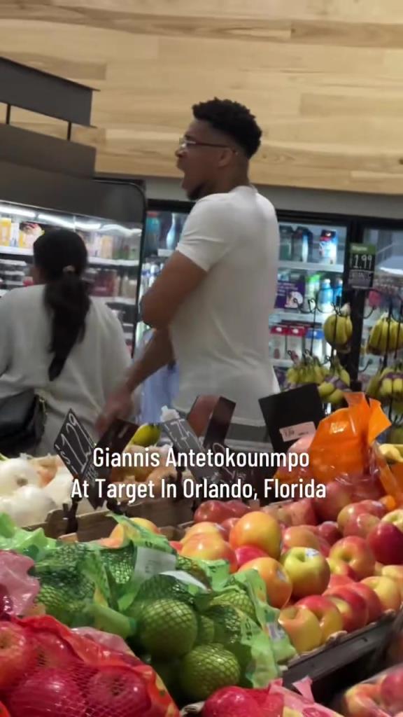 好男人??！字母哥在奧蘭多度假 陪妻子一起逛超市